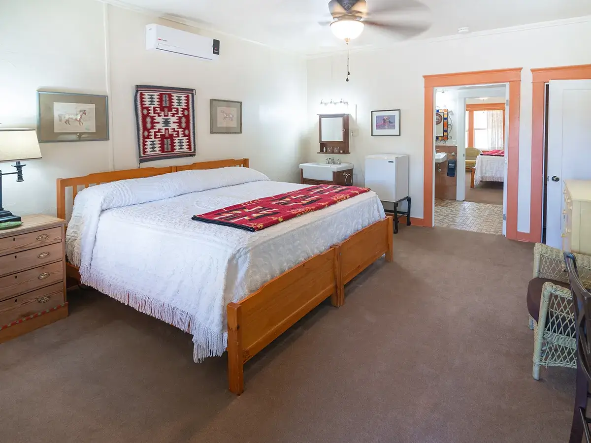 adjoining-rooms